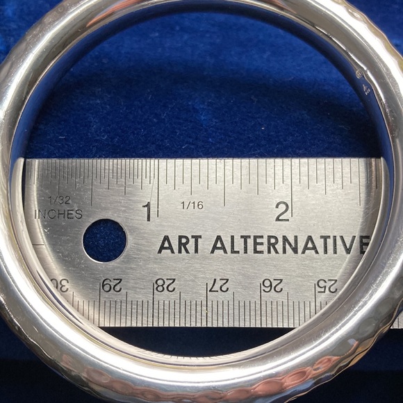 Silpada Sterling hammered round bracelet - Picture 8 of 11